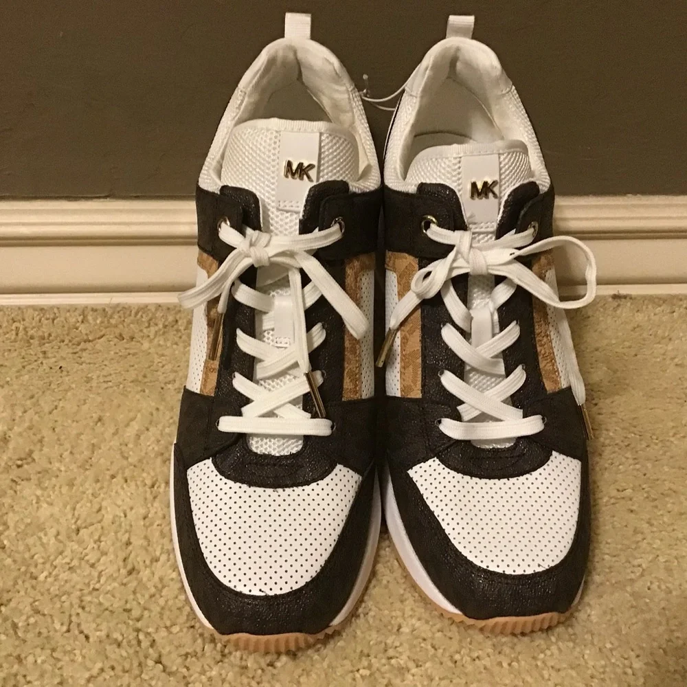 Michael Kors white sneakers brown & tan trim size 10 new out of the box - Picture 2 of 4